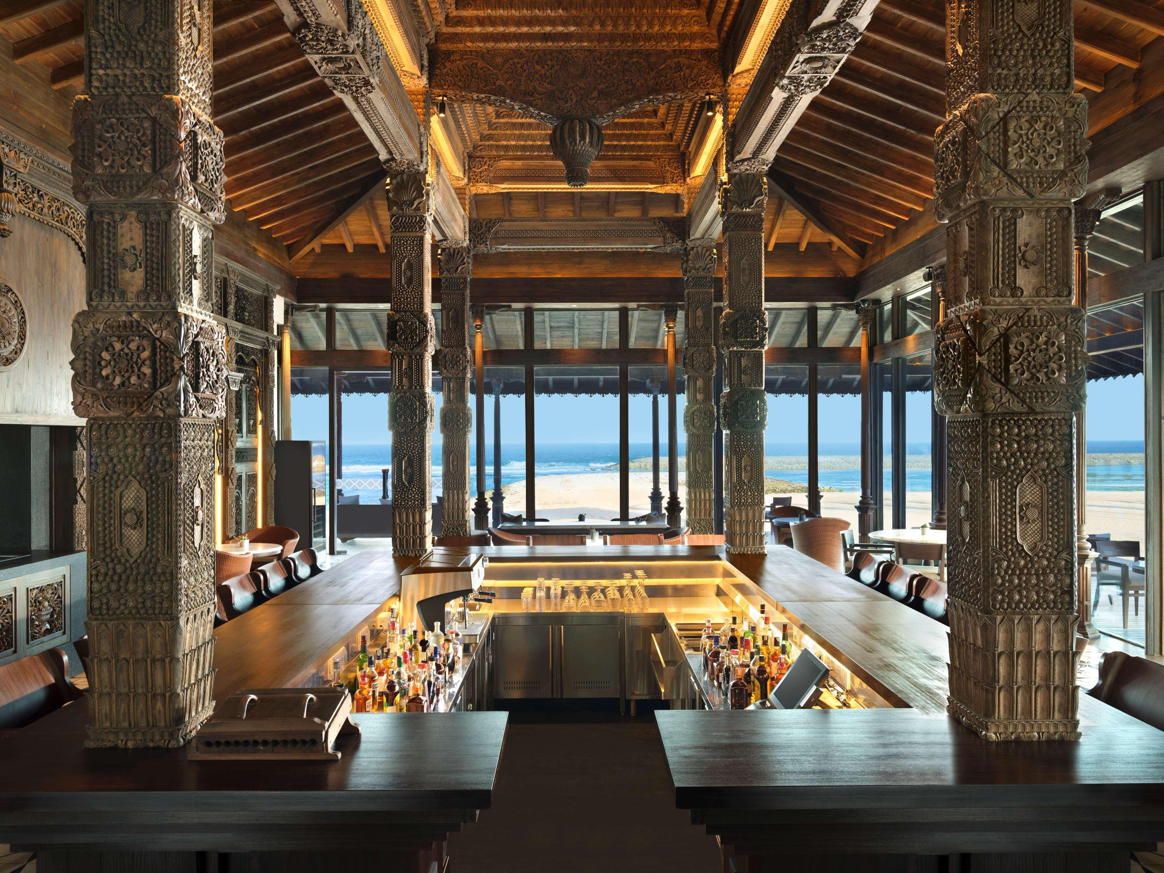 The apurva kempinski bali. Кемпинский ресторан Бали. Apurva Chapel at the Apurva Kempinski Bali. Apurva Kempinski Bali ресторан с акулами. Кемпински Бали Апурва под водой.